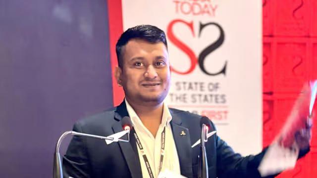 Tousif Akram speaking to a startup audience