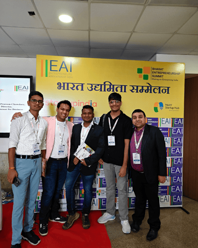 Tousif-akram-with-other-entrepreneurs-at-India-Entrepreneurship summit-at-delhi